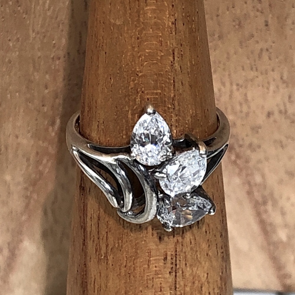 Stunning Sterling 925 Silver Women's CZ stamped Ring with 3 Stones size 8
